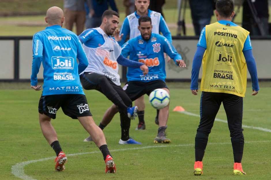 Gabriel e companheiros no primeiro treino aps eliminao para o Flamengo, pela Copa do Brasil