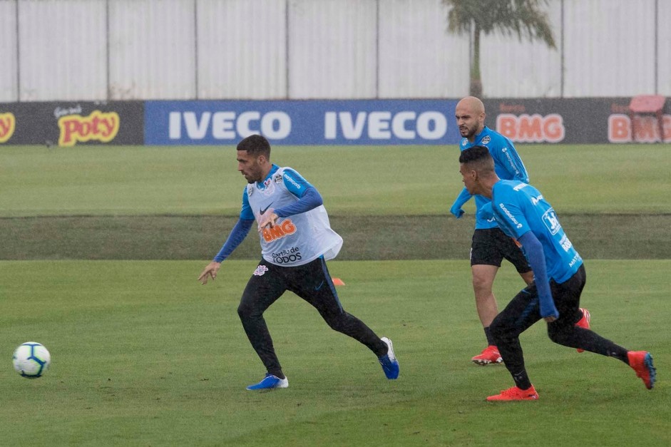 Gabriel, Richard e Rgis no primeiro treino aps eliminao para o Flamengo, pela Copa do Brasil