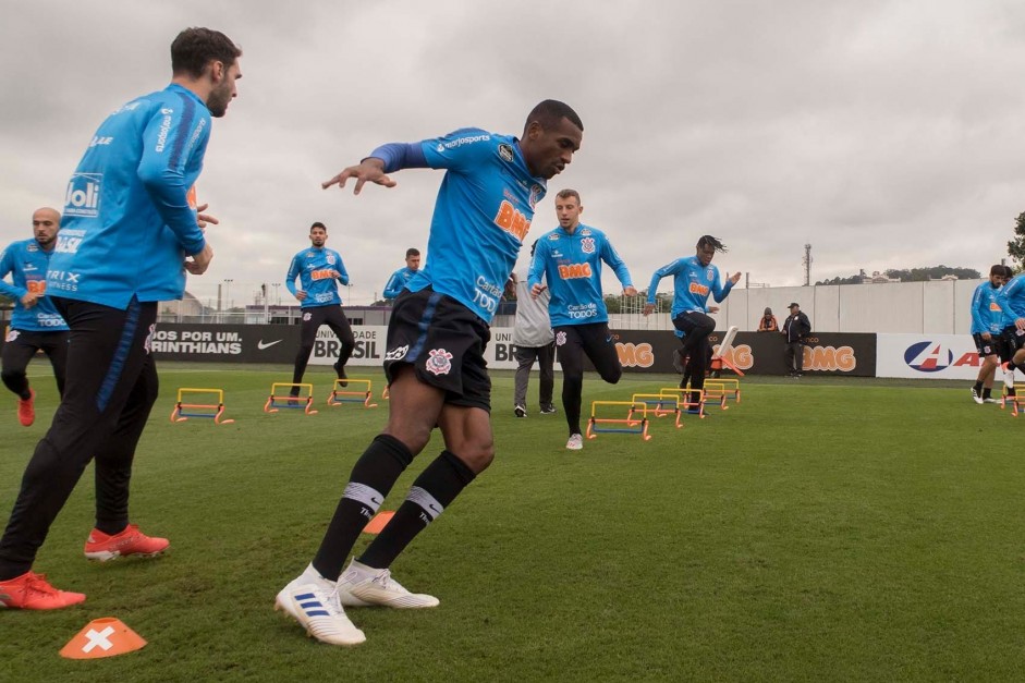 Marllon e companheiros treinam para enfrentar o Cruzeiro, pelo Brasileiro