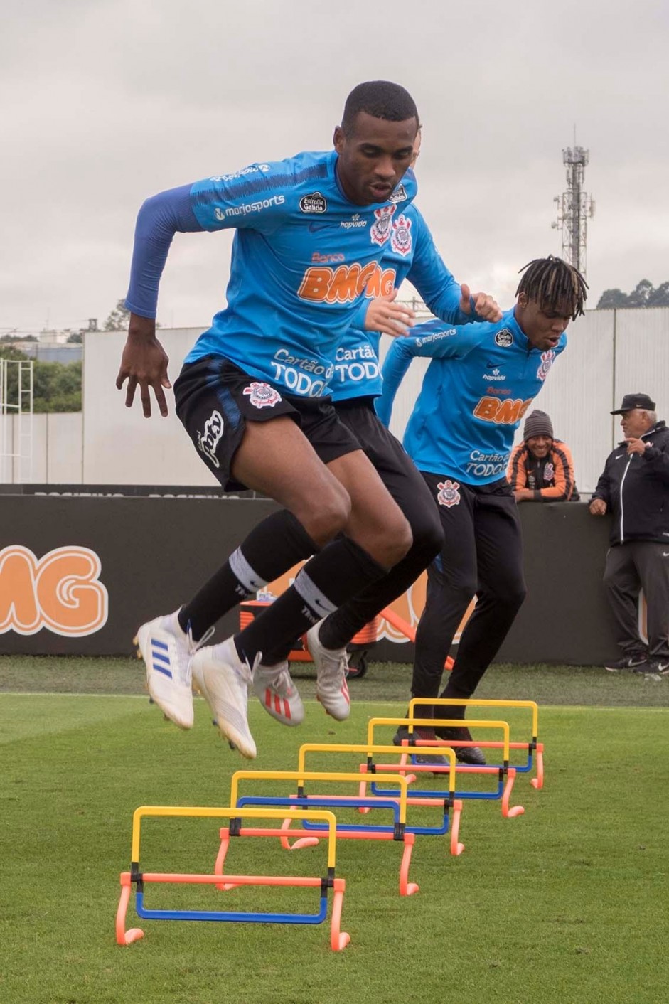 Marllon e companheiros treinam para enfrentar o Cruzeiro pelo Brasileiro