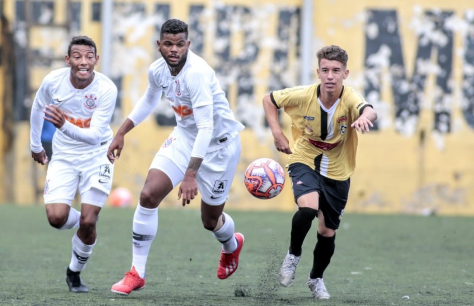 Ruan e Nathan no jogo contra o So Bernardo, pelo Paulisto Sub-20