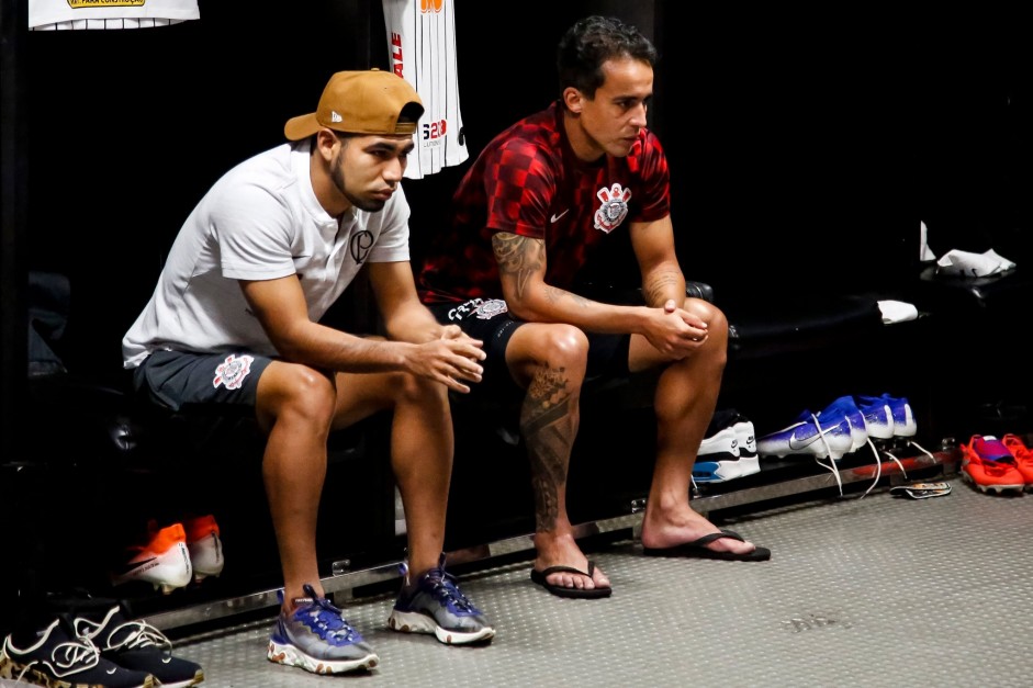 Sornoza e Jadson no vestiário antes do jogo contra o Flamengo, pela Copa do Brasil