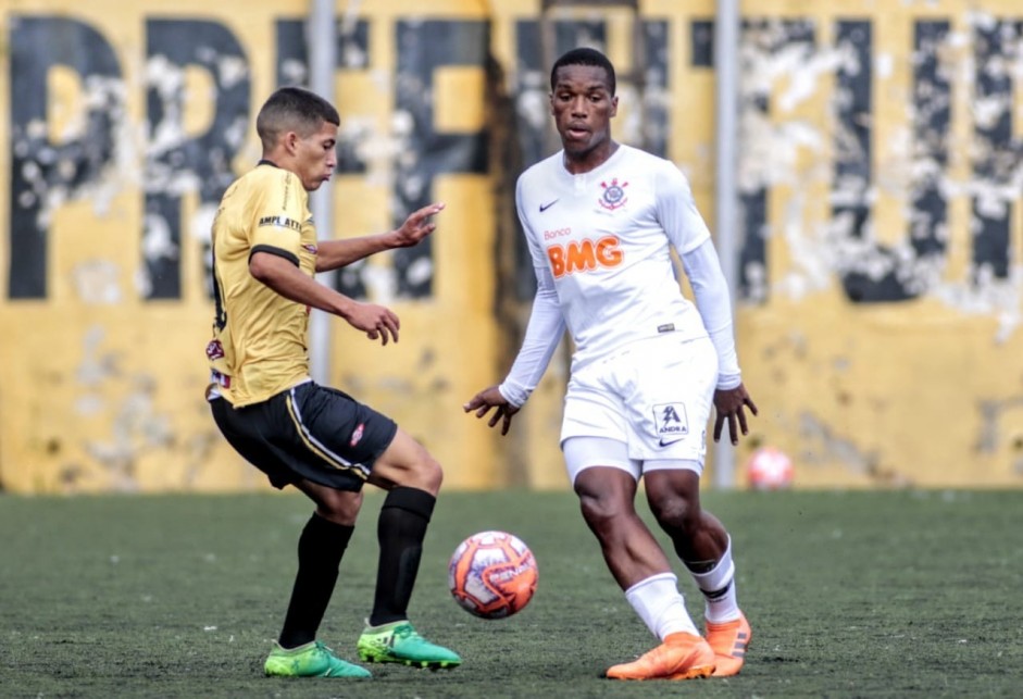 Xavier no jogo contra o São Bernardo pelo Paulistão Sub-20