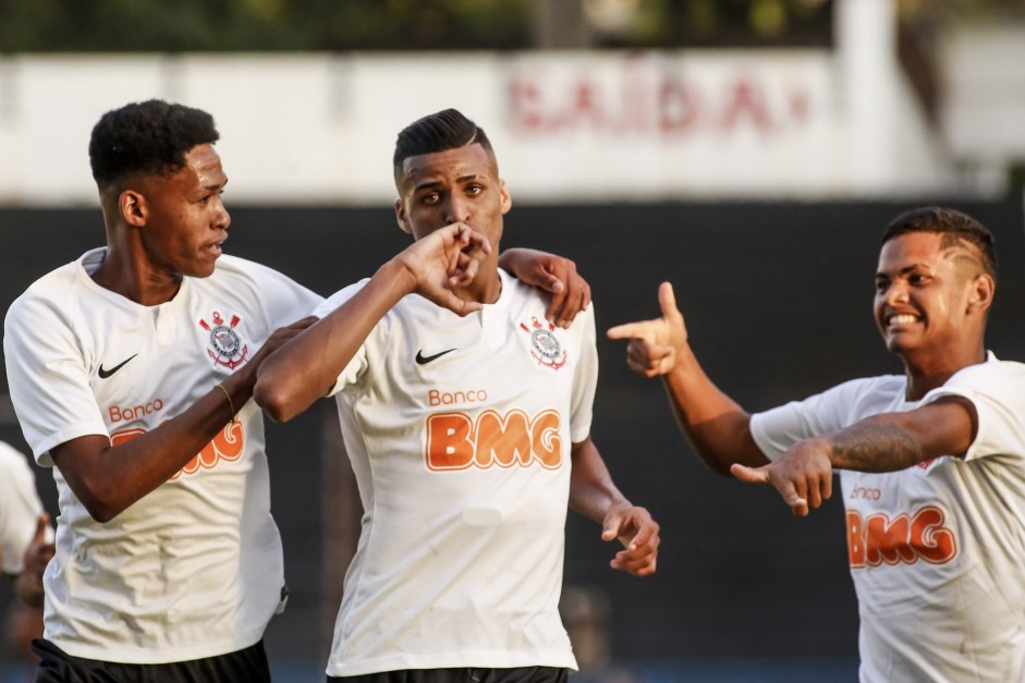 Com o placar mnimo, Corinthians vence Vitria e se classifica para as quartas do Brasileiro Sub-17
