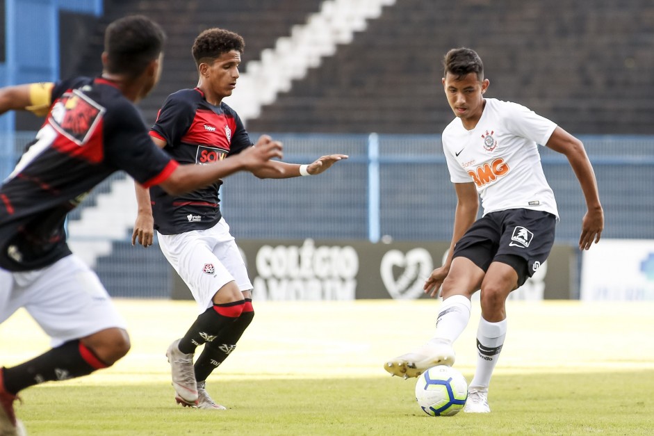 Corinthians vence Vitória e se classifica para as quartas do Brasileiro Sub-17