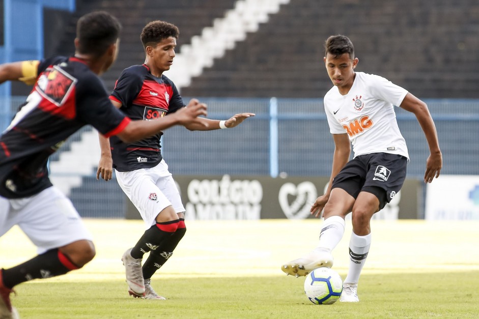 Corinthians vence Vitria e se classifica para as quartas do Brasileiro Sub-17