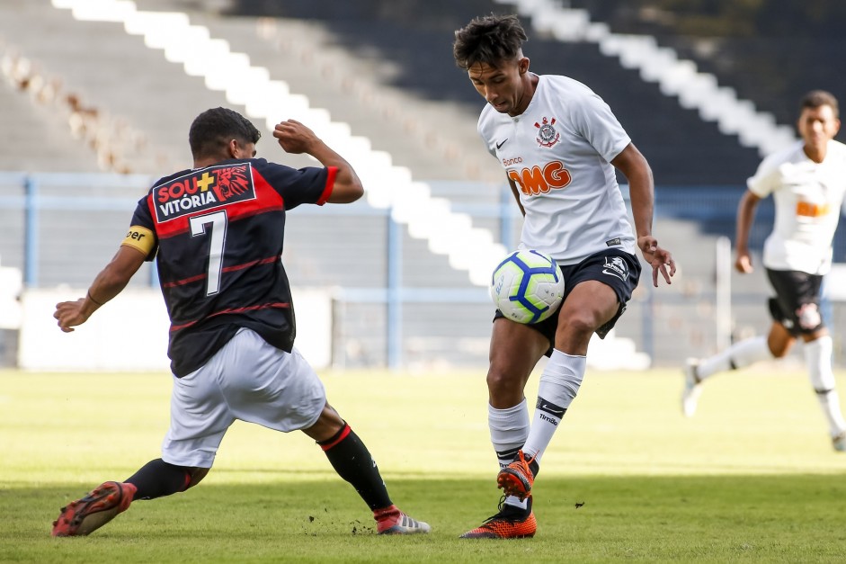 Corinthians vence Vitria pelo Campeonato Brasileiro Sub-17