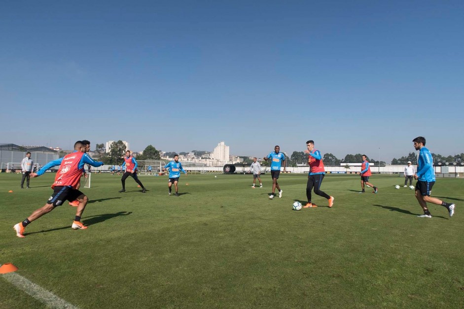 Jogadores do Corinthians treinam nesta segunda-feira