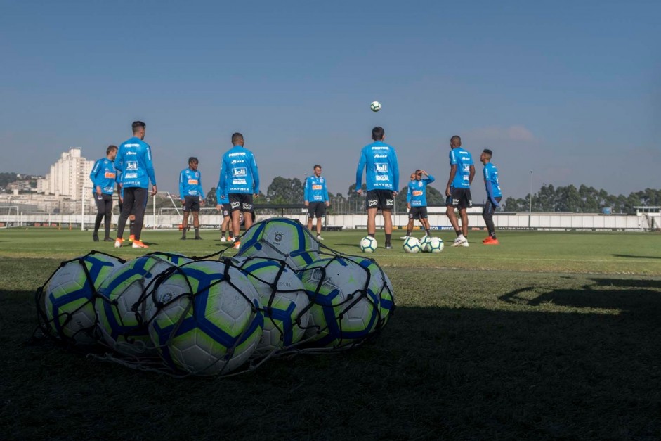 Jogadores do Corinthians treinam nesta segunda-feira