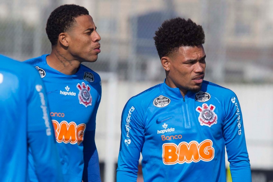 Jogadores do Corinthians treinam nesta segunda-feira