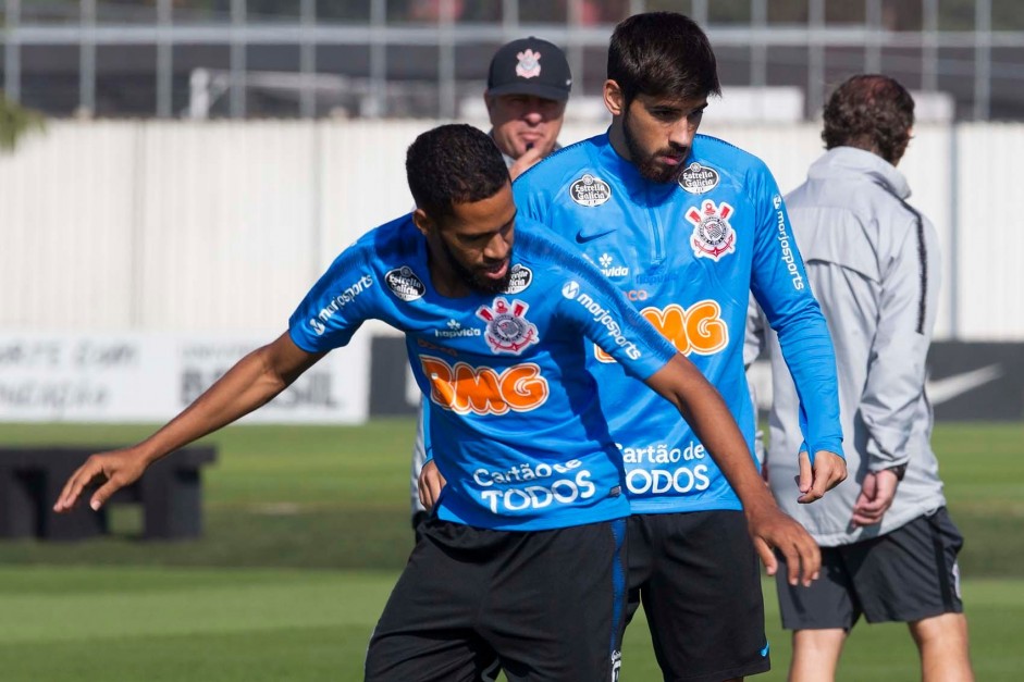 Jogadores do Corinthians treinam nesta segunda-feira