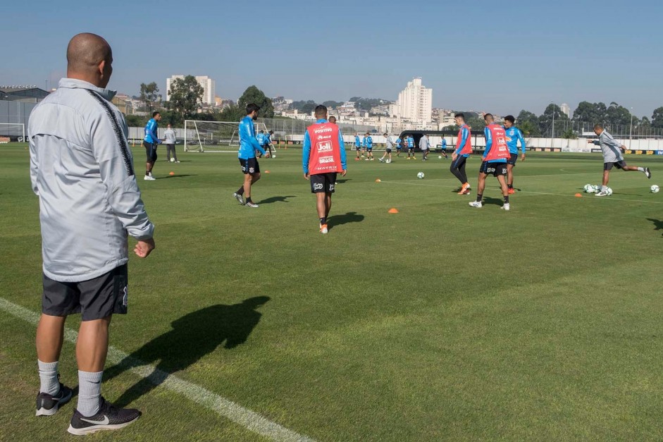 Jogadores do Corinthians treinam nesta segunda-feira