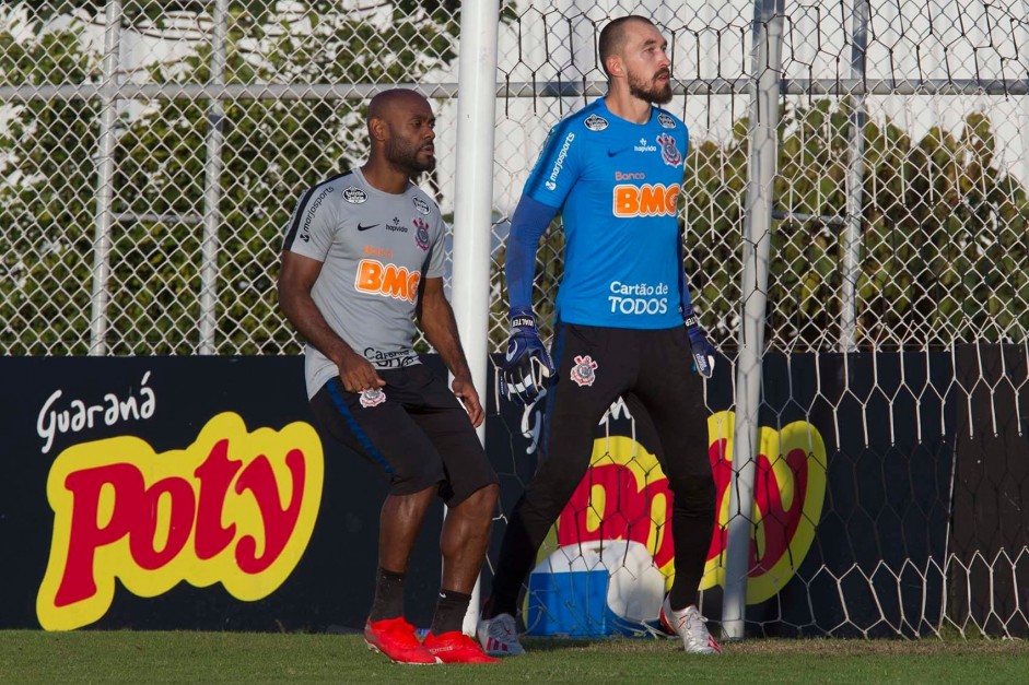 Jogadores do Corinthians treinam nesta tera-feira