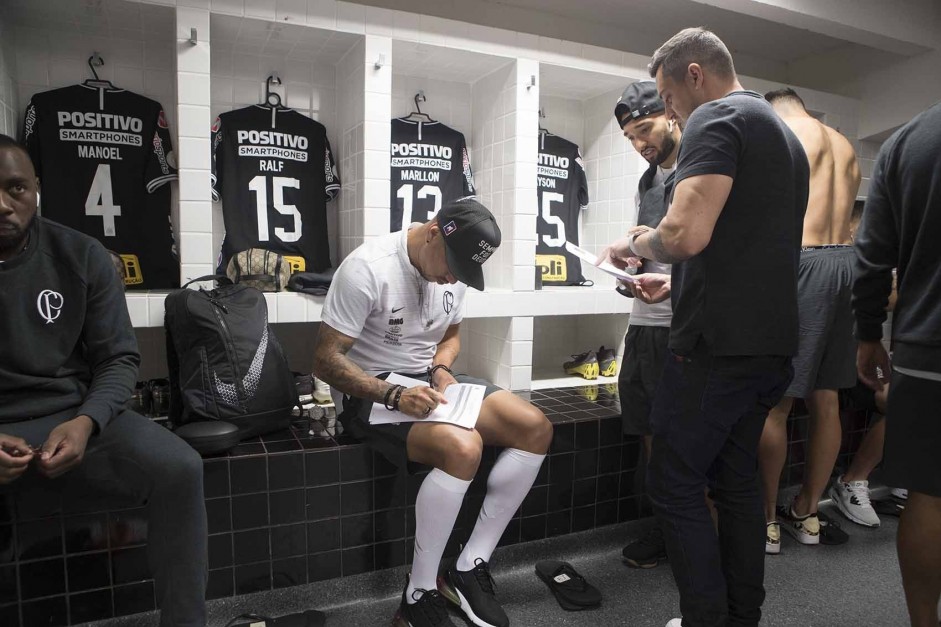 Ralf no vestiário antes do jogo contra o Santos, pelo Campeonato Brasileiro