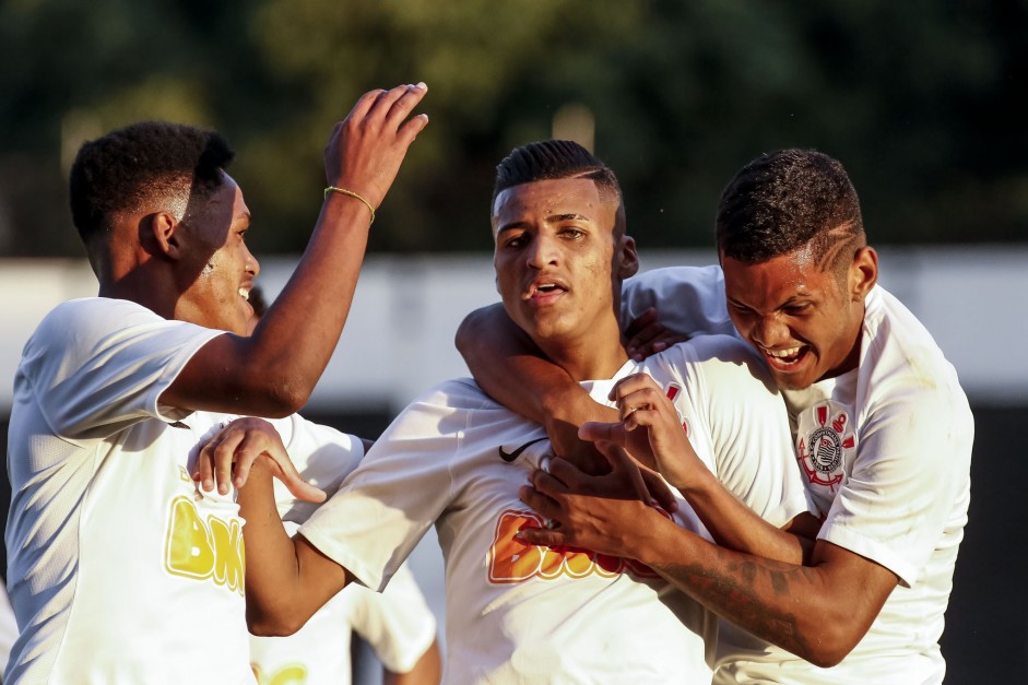 Timãozinho sub-17 se classificou para as quartas de final do Brasileiro da categoria