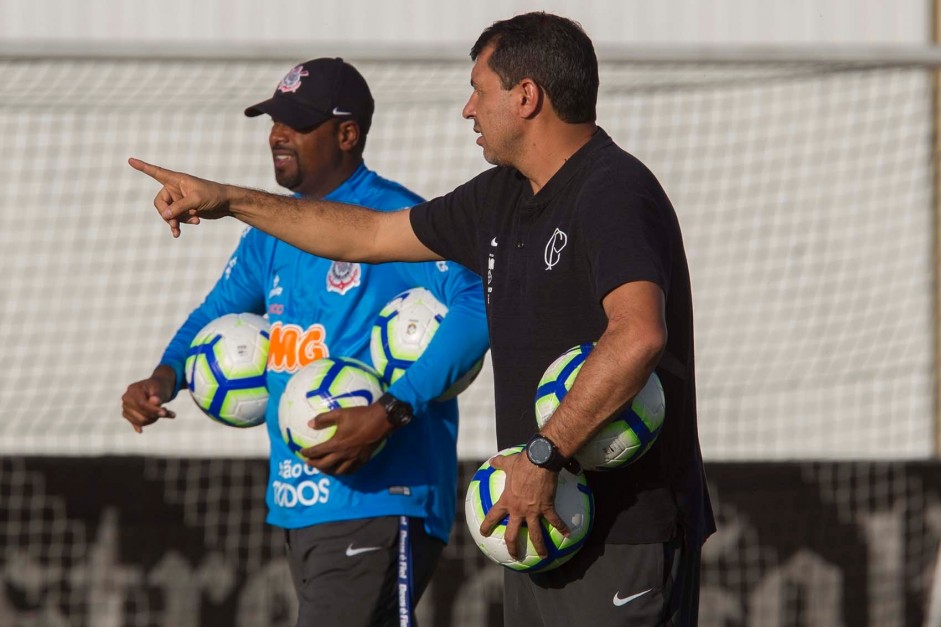 Vagner Love no treino desta terça