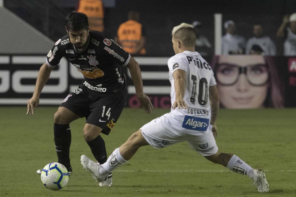 Zagueiro Bruno Mndez durante jogo contra o Santos, pelo Campeonato Brasileiro 2019