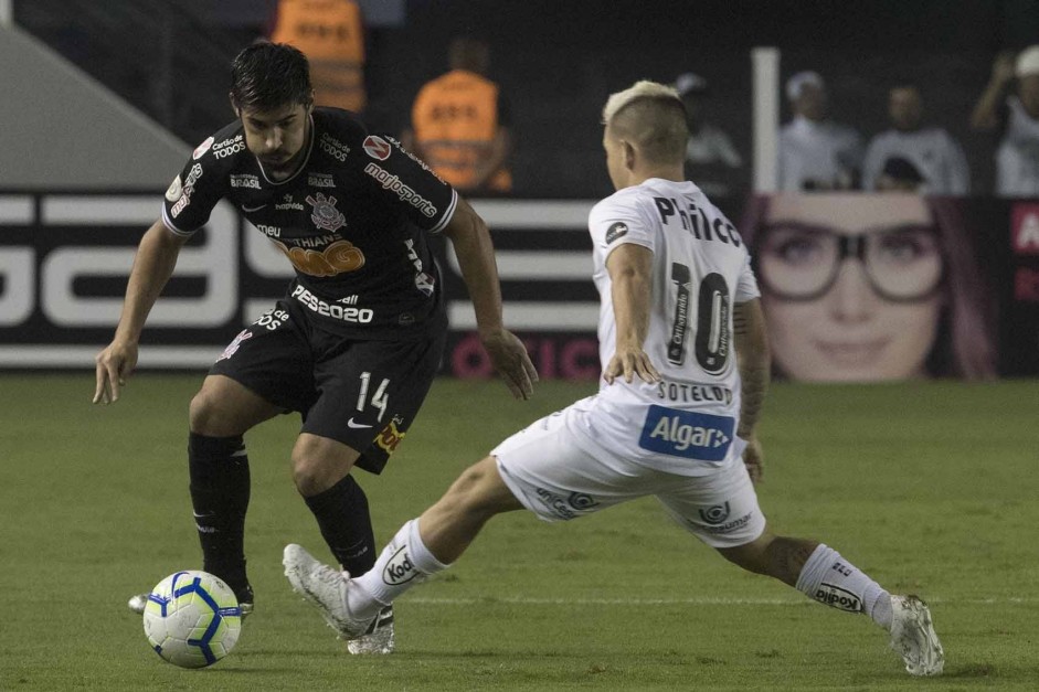 Zagueiro Bruno Méndez durante jogo contra o Santos, pelo ...