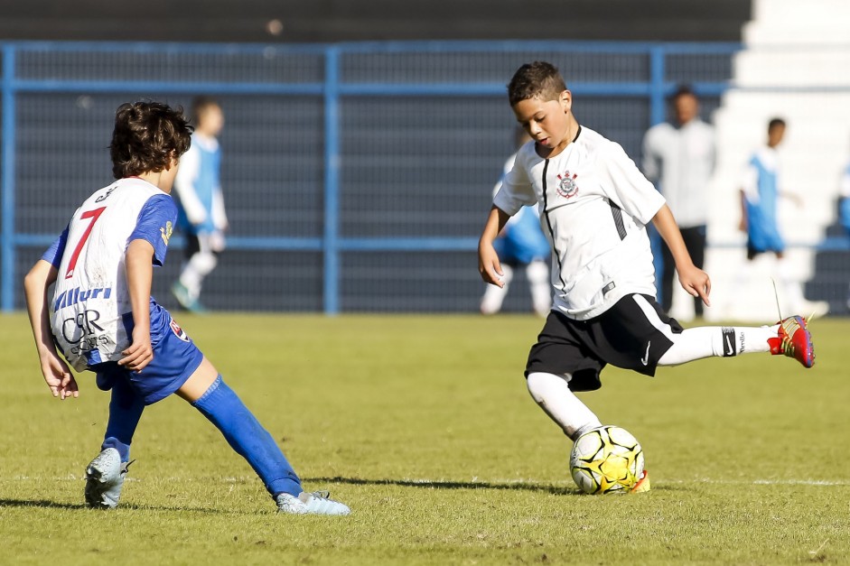 Corinthians enfrenta o Nacional pelo campeonato paulista sub-11