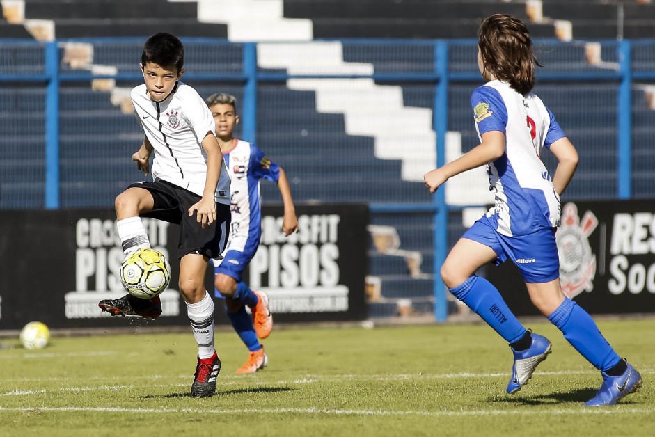 Corinthians enfrenta o Nacional pelo campeonato paulista sub-11