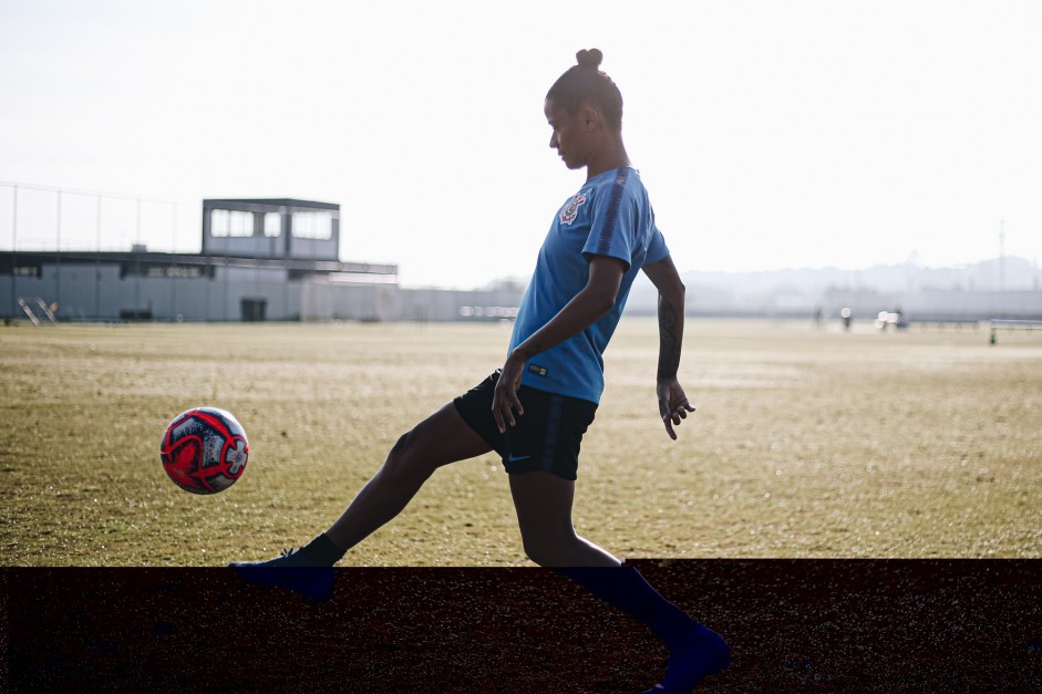 Equipe feminina do Corinthians realiza treinamento