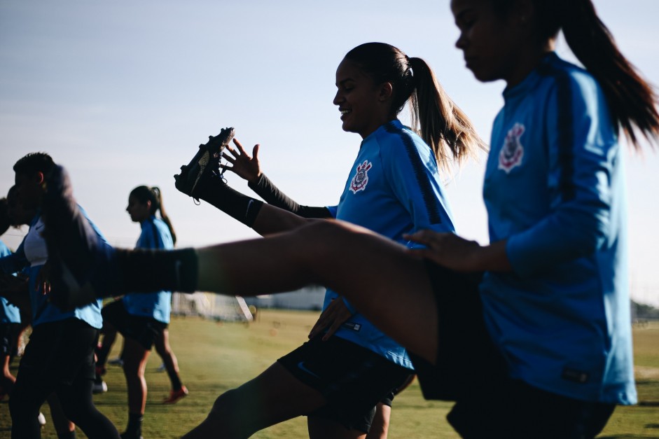 Equipe feminina do Corinthians realiza treinamento