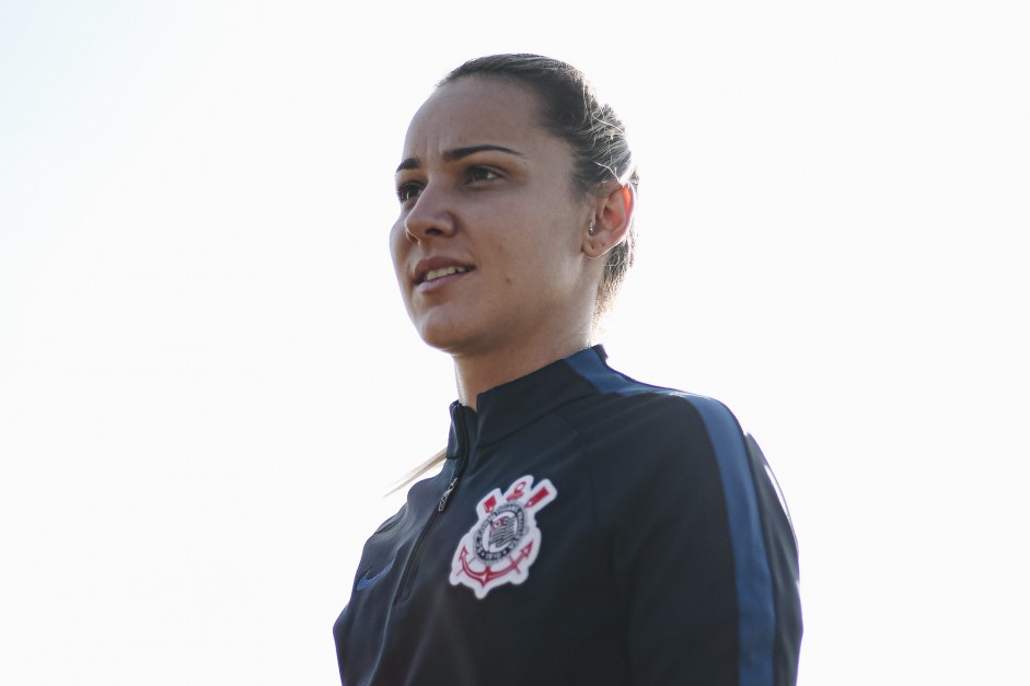 Equipe feminina do Corinthians realiza treinamento