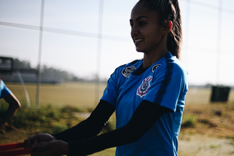 Equipe feminina do Corinthians realiza treinamento