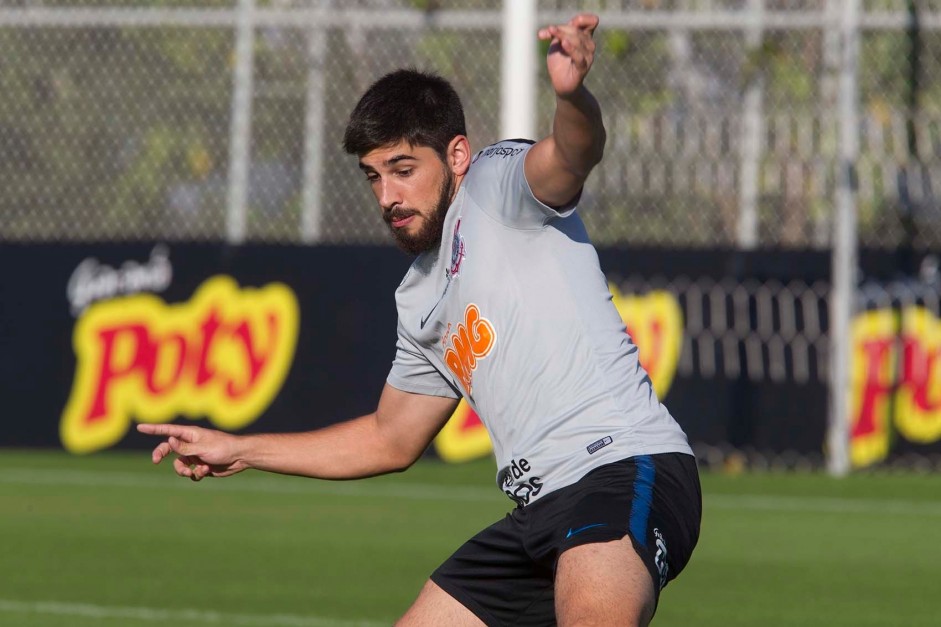 Defensor uruguaio ficar  disposio de Fbio Carille no prximo domingo