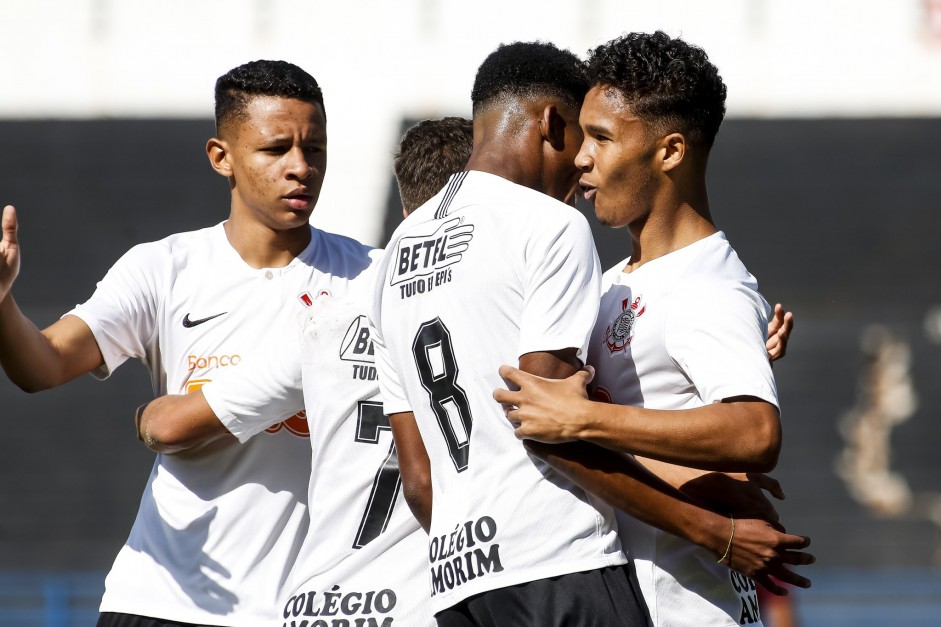 Corinthians marcou dois gols contra o Juventus, pelo Paulista Sub-17