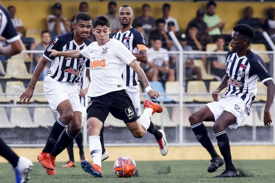 Gabriel no duelo contra o So Bernardo, pelo Campeonato Paulista Sub-20