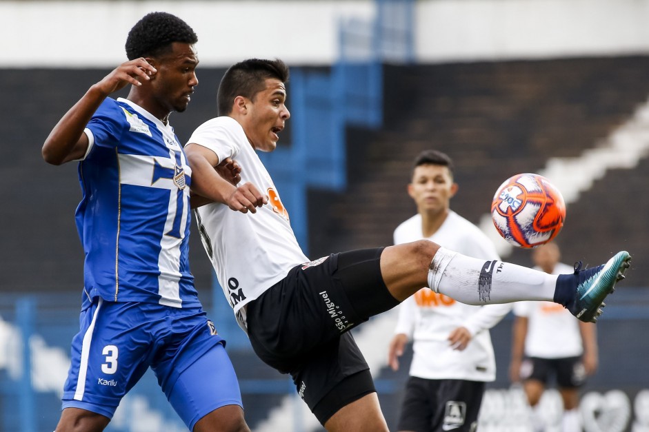 Sandoval durante vitória contra o Água Santa pelo Campeonato Paulista Sub-20