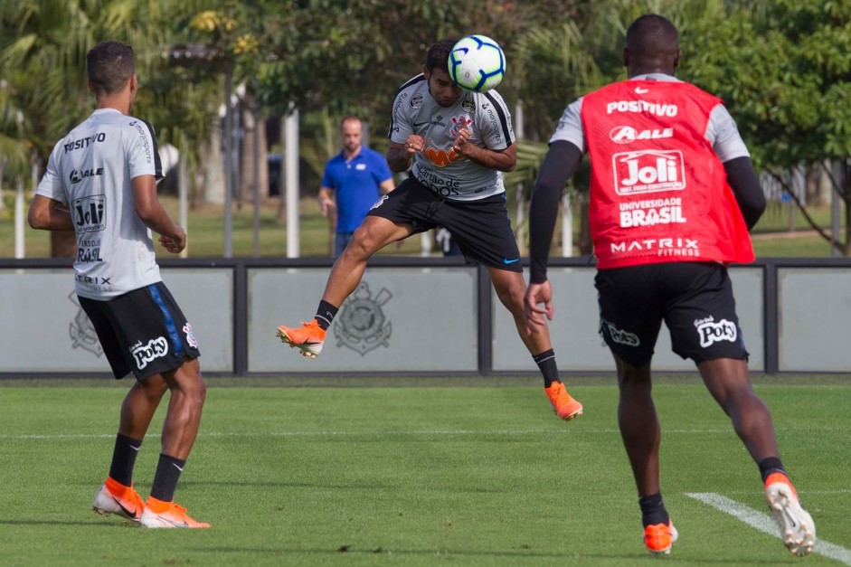 Corinthians segue treinando em dois perodos no CT Joaquim Grava
