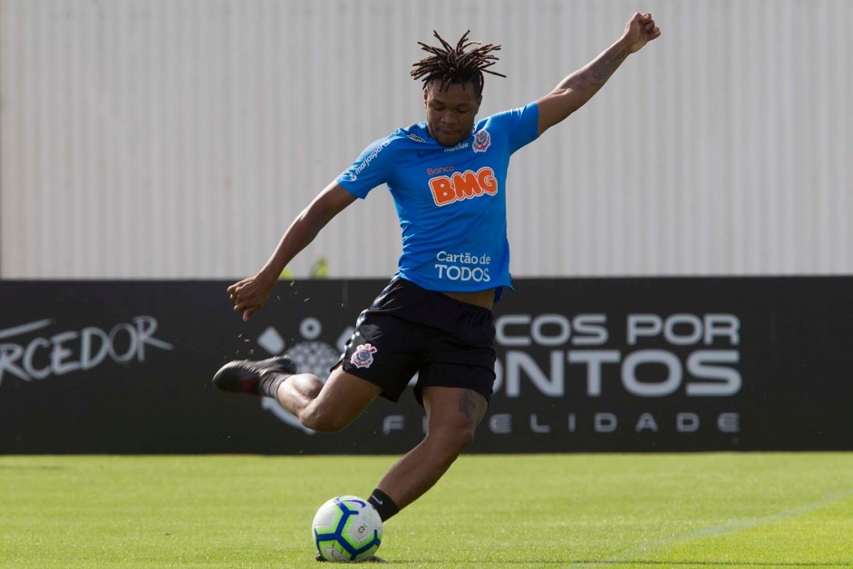 Matheus Jesus ganha sua primeira chance como titular no Corinthians