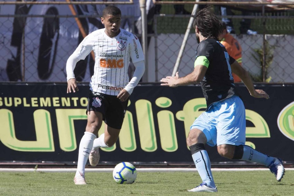 Daniel Marcos durante amistoso contra o Londrina