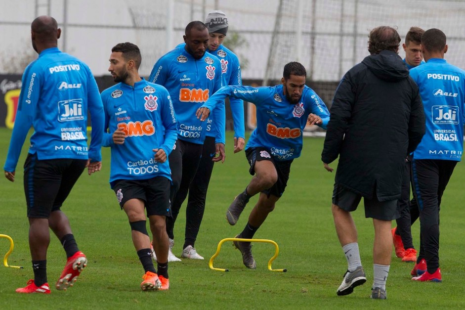 Elenco durante treino que prepara a equipe do Corinthians para amistoso contra o Londrina