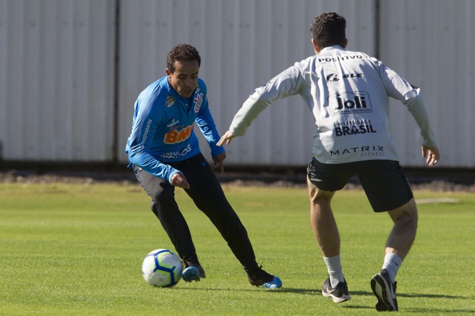 Jadson durante treino que prepara o time para jogo amistoso contra o Londrina