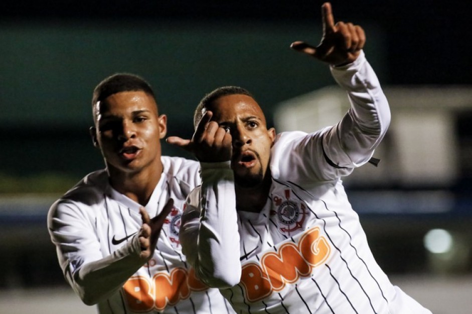 Por 2 a 0, Corinthians vence Grmio e est a um passo da final do Brasileiro Sub-17