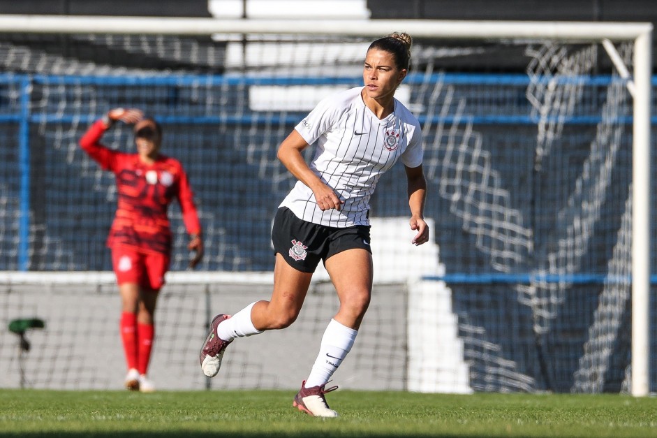 As meninas do Corinthians atropelaram o São Francisco, da Bahia, na tarde deste domingo