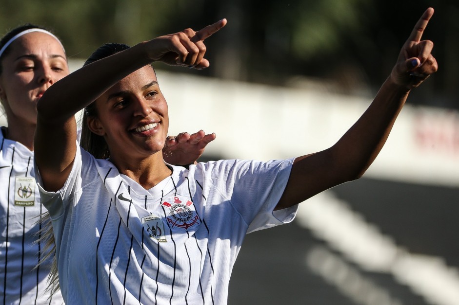 As meninas do Corinthians atropelaram o São Francisco, da Bahia, na tarde deste domingo