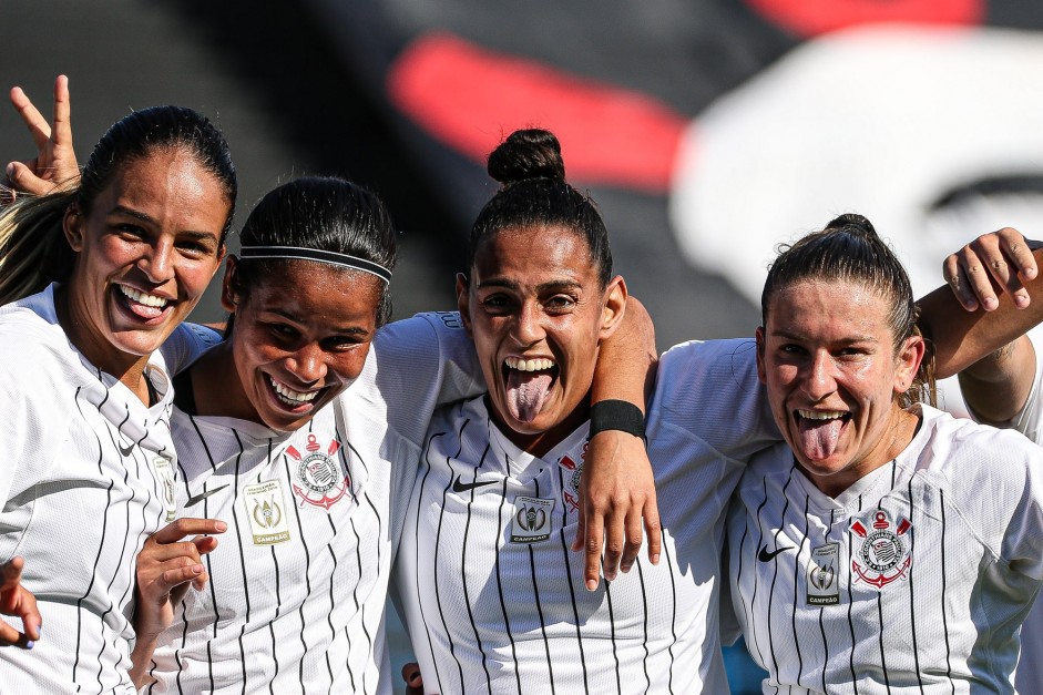 As meninas do Corinthians atropelaram o São Francisco, da Bahia, na tarde deste domingo
