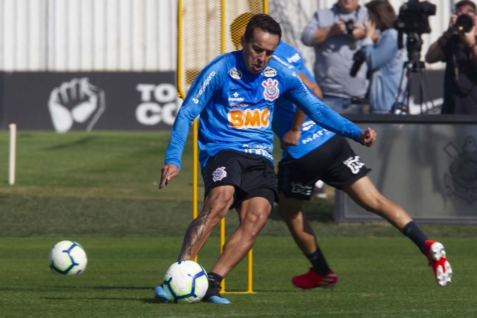 Jogadores do Corinthians treinam nesta sexta-feira