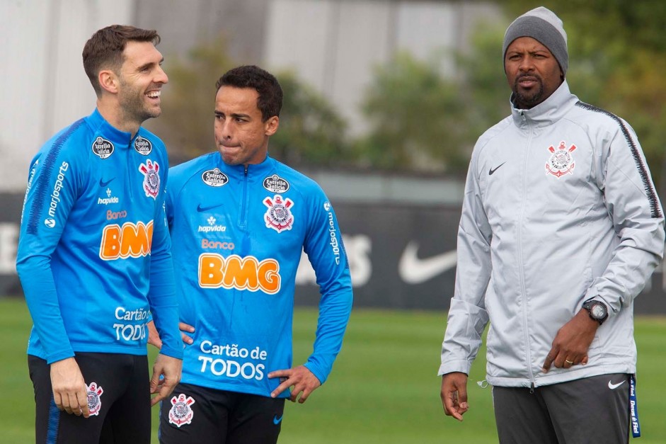 Boselli, Jadson e Fabinho no CT Joaquim Grava, durante treino desta quarta-feira