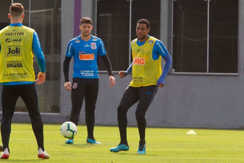 Caíque e Gustavo no treino desta quarta-feira, no CT Joaquim Grava