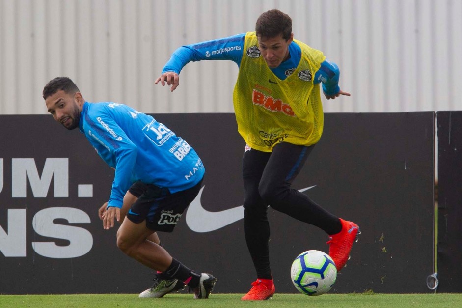Clayson e Vital no treino desta quarta-feira, no CT Joaquim Grava
