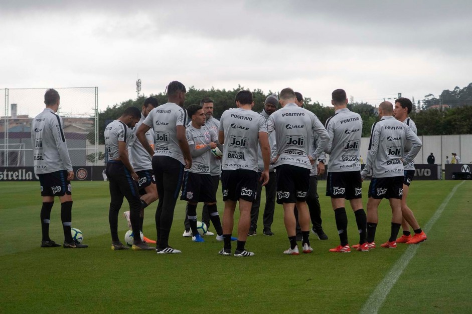 Elenco do Corinthians durante jogo-treino contra o Juventus