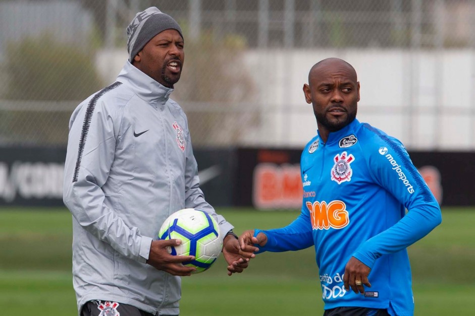 Fabinho e Love no treino desta quarta-feira, no CT Joaquim Grava