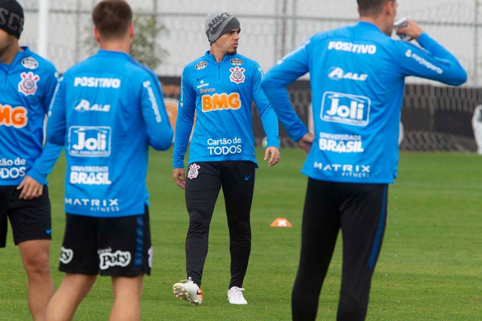 Fagner no CT Joaquim Grava, durante treino desta quarta-feira