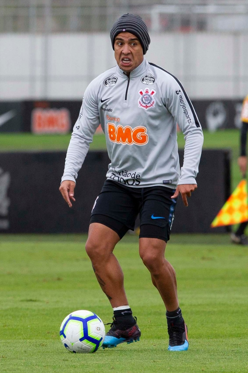 Meia Jadson durante jogo-treino contra o Juventus, no CT Joaquim Grava