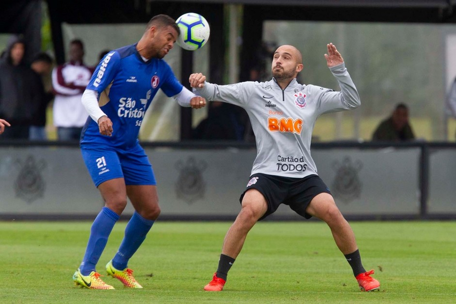 Régis durante jogo-treino contra o Juventus, no CT Joaquim Grava